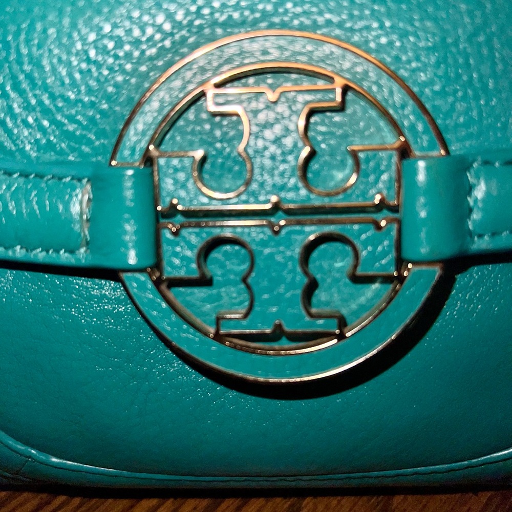 Tory Burch Green Leather Satchel with Matching Green Patent Wallet - Picture 8 of 10